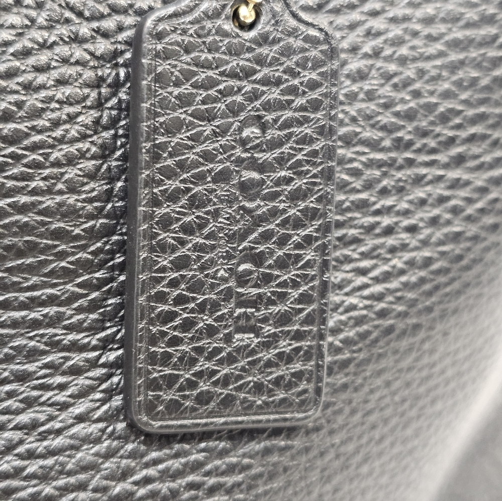 Coach Pebbled Leather Jes Tote F76701 Zip Tote Bag – Black & Gold Authenticated - Picture 4 of 10